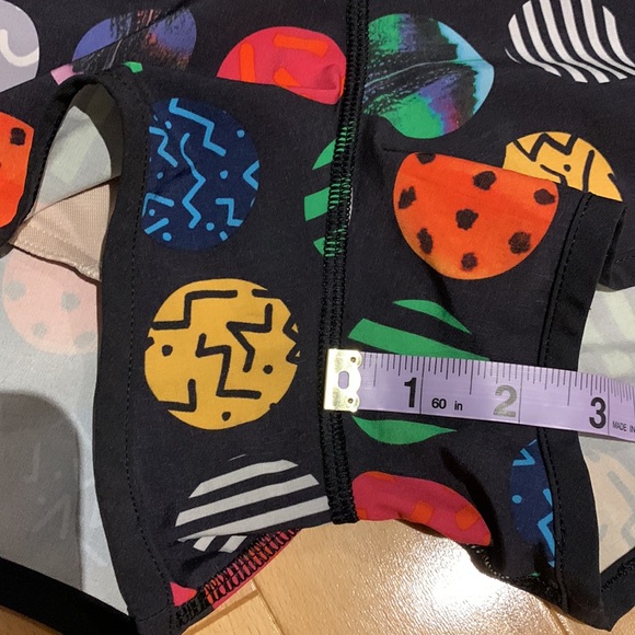 🌟HostPick🌟Colourful Circles Lululemon Seawheeze Speed shorts 2.5 in - size 12 - Picture 3 of 16